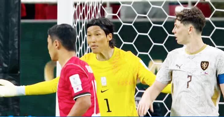 Thủ m&ocirc;n H&agrave;n Quốc Kim Seung-gyu v&agrave; gi&acirc;y ph&uacute;t x&uacute;c động chờ đ&oacute;n con g&aacute;i tại World Cup 2026 - Ảnh 2.