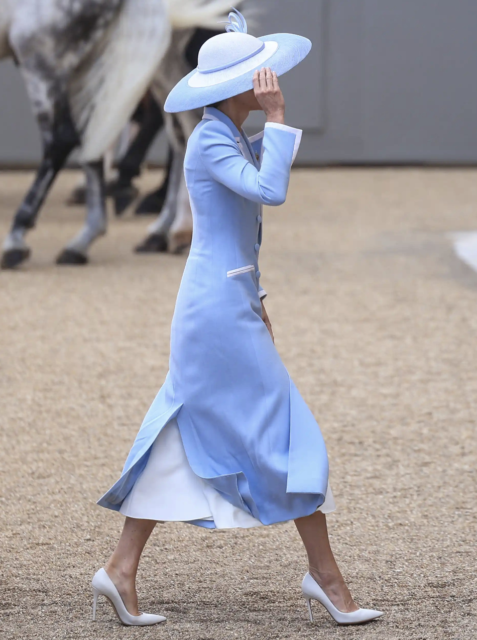 B&iacute; mật bộ đầm xanh của Vương phi Kate tại Trooping the Colour 2026 - Ảnh 2.
