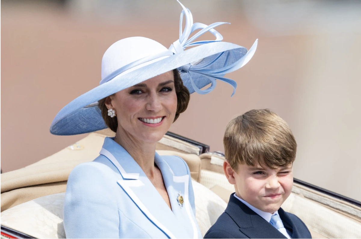 B&iacute; mật bộ đầm xanh của Vương phi Kate tại Trooping the Colour 2026 - Ảnh 4.