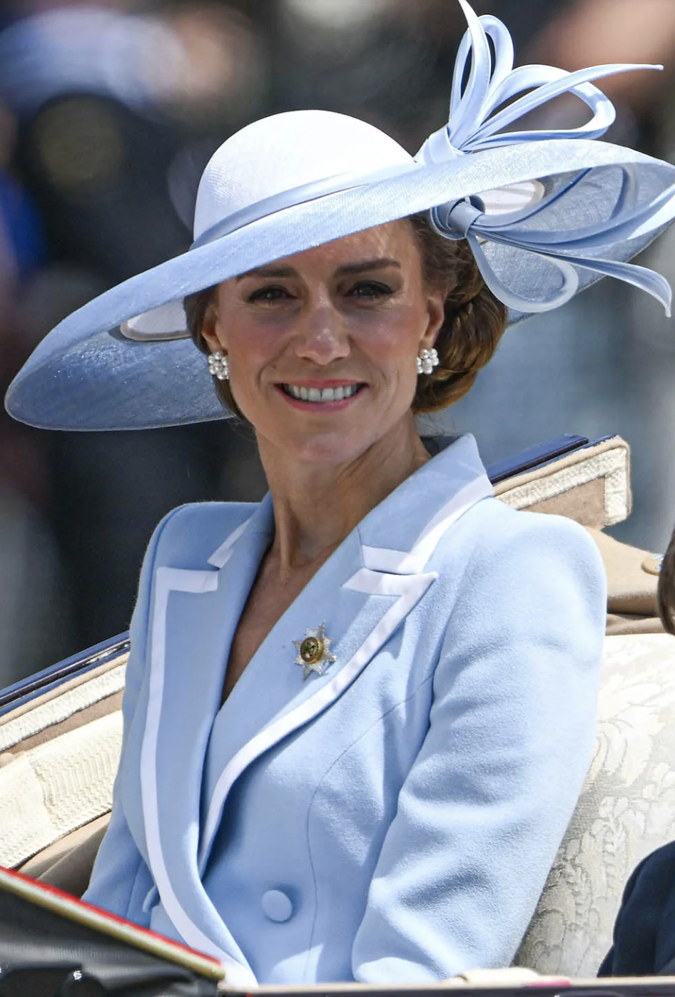 Vương phi Kate tri &acirc;n C&ocirc;ng nương Diana qua trang phục tại Trooping the Colour 2026 - Ảnh 1.