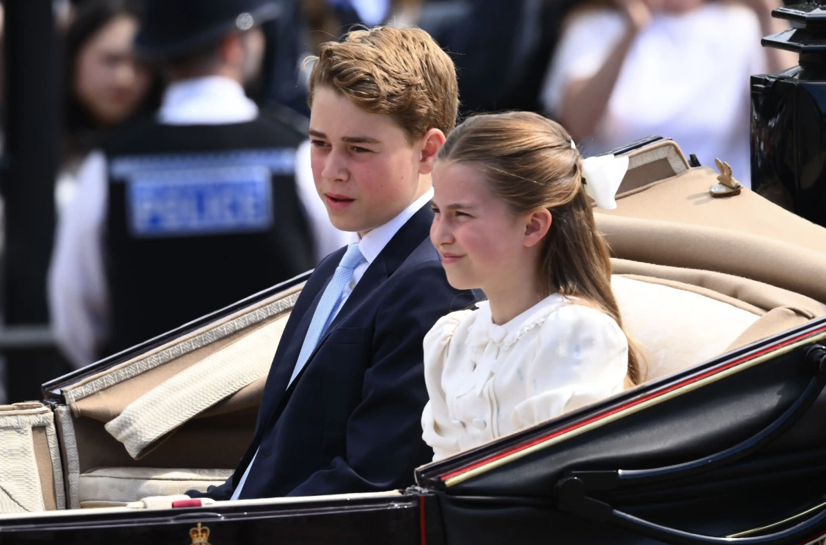 Ba con nh&agrave; Vương phi Kate g&acirc;y ch&uacute; &yacute; tại Trooping the Colour 2025 - Ảnh 1.