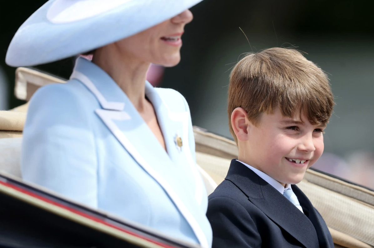 Ba con nh&agrave; Vương phi Kate g&acirc;y ch&uacute; &yacute; tại Trooping the Colour 2025 - Ảnh 5.
