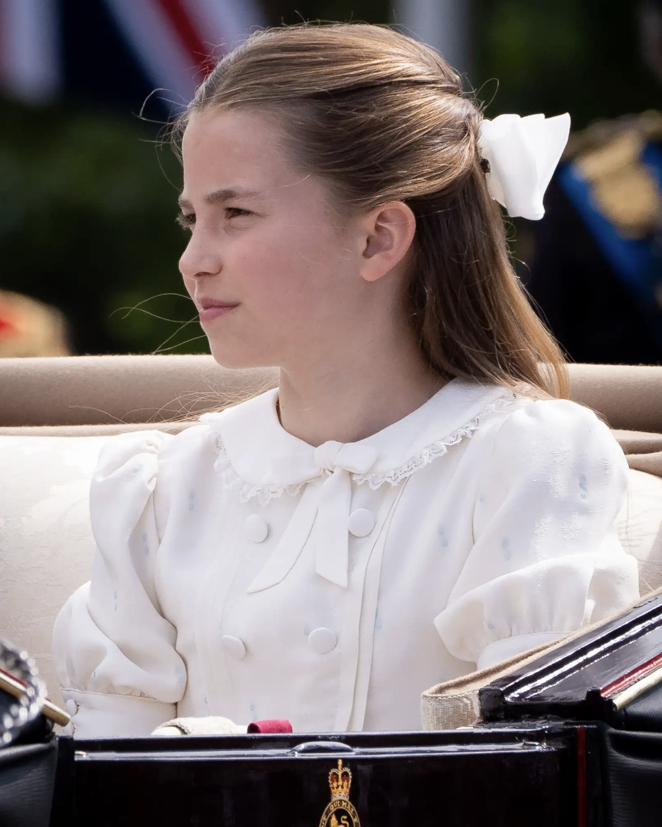 Ba con nh&agrave; Vương phi Kate g&acirc;y ch&uacute; &yacute; tại Trooping the Colour 2025 - Ảnh 3.