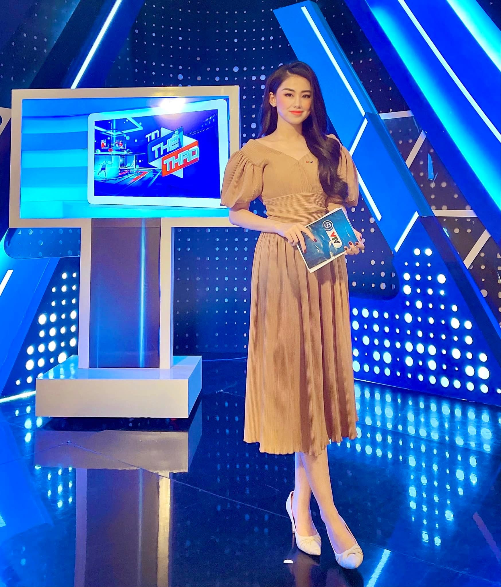 C&ocirc; g&aacute;i Hải Ph&ograve;ng từng l&agrave; mỹ nh&acirc;n N&oacute;ng C&ugrave;ng FIFA World Cup 8 năm trước, cuộc sống hiện tại g&acirc;y bất ngờ - Ảnh 7.