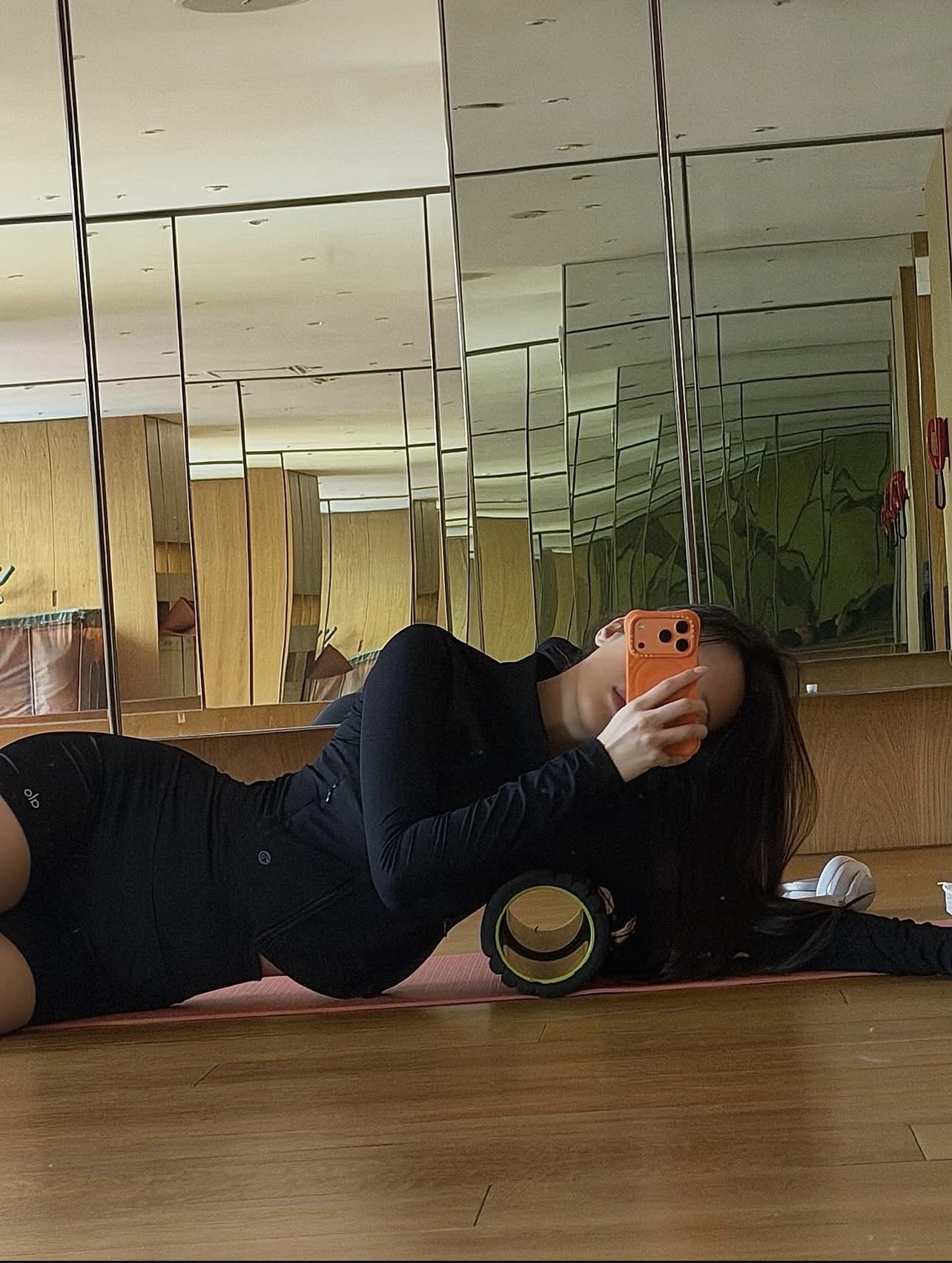 Moon Ga Young kheo eo thắt chắc nịch, lộ lu&ocirc;n giờ tập &ldquo;chẳng giống ai&rdquo;- Ảnh 3.