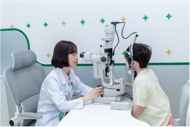 Trung t&acirc;m Kiểm so&aacute;t cận thị Mắt S&agrave;i G&ograve;n Ho&agrave;ng Ng&acirc;n khai trương, mang giải ph&aacute;p chuy&ecirc;n s&acirc;u đến trẻ em Việt Nam - Ảnh 3.