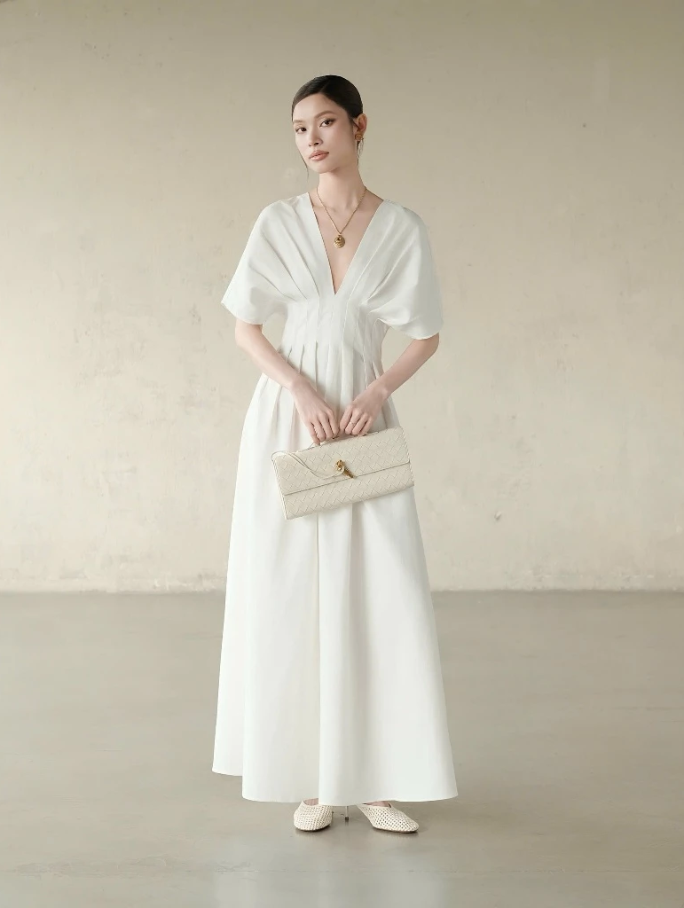 Song Hye Kyo vừa gợi cảm vừa thanh lịch với kiểu đầm