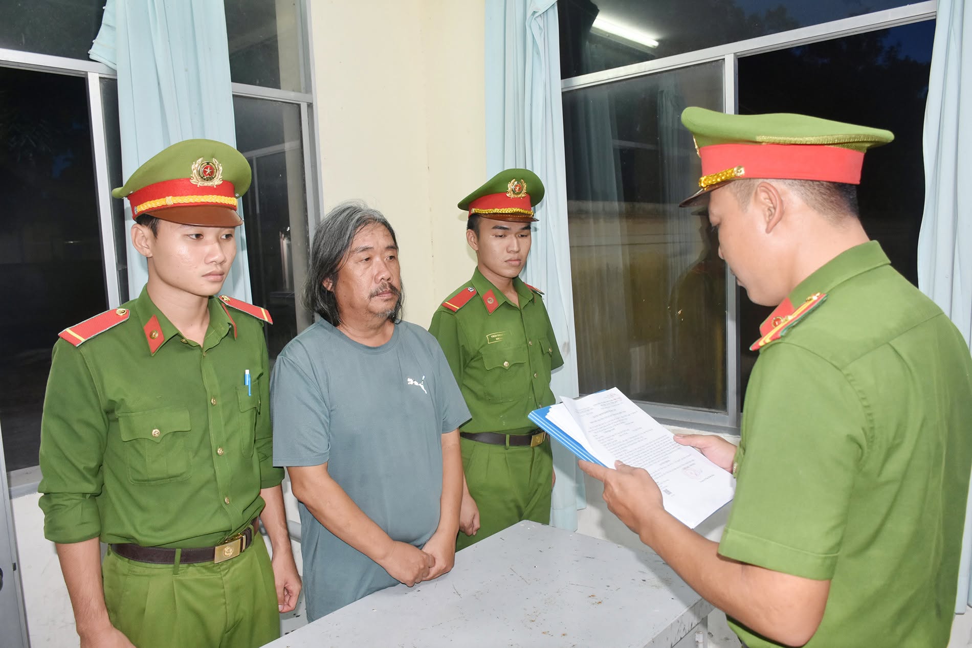 Vụ ph&oacute;ng hỏa tại c&ocirc;ng ty ở Vĩnh Long: Trần Ngọc Lynh bị bắt giữ v&igrave; Giết người - Ảnh 1.