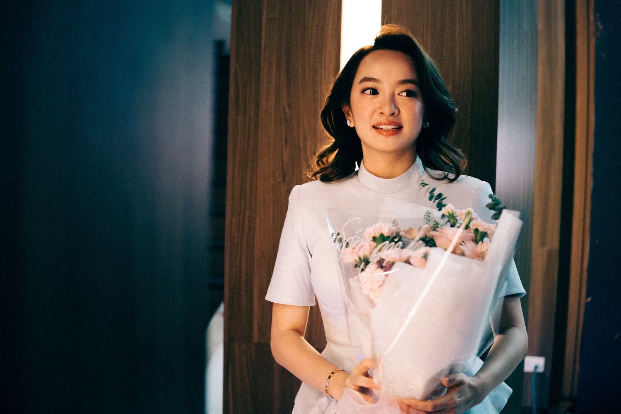 Mỹ nh&acirc;n Việt được đề cử đẹp nhất thế giới, vừa xuất hiện đ&atilde; gom về trăm tỷ - Ảnh 10.
