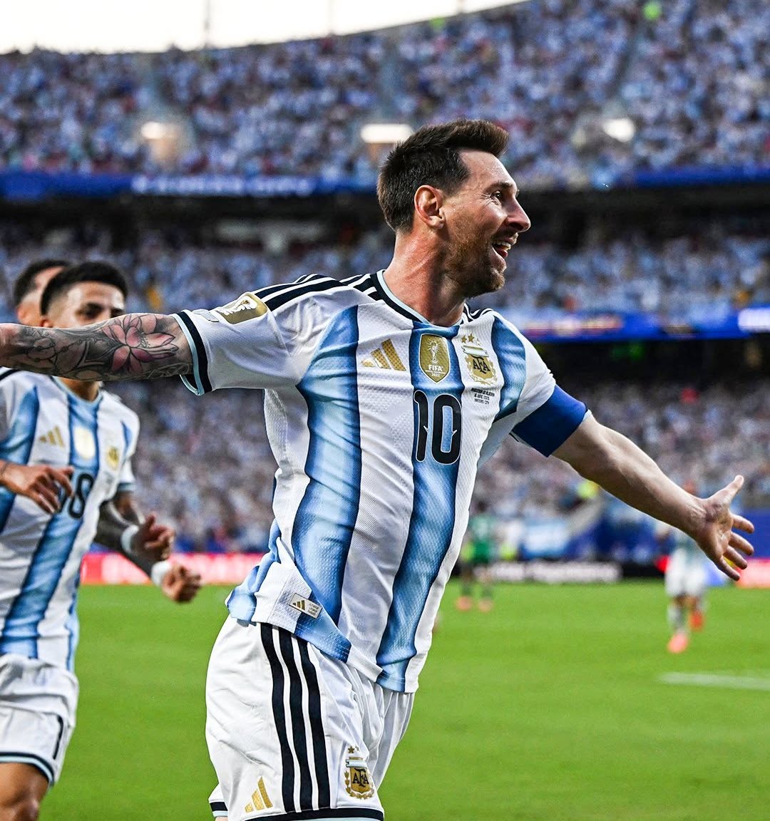 Antonella Roccuzzo v&agrave; nụ cười rạng rỡ b&ecirc;n 3 con trai sau hattrick của Messi tại World Cup 2026 - Ảnh 4.