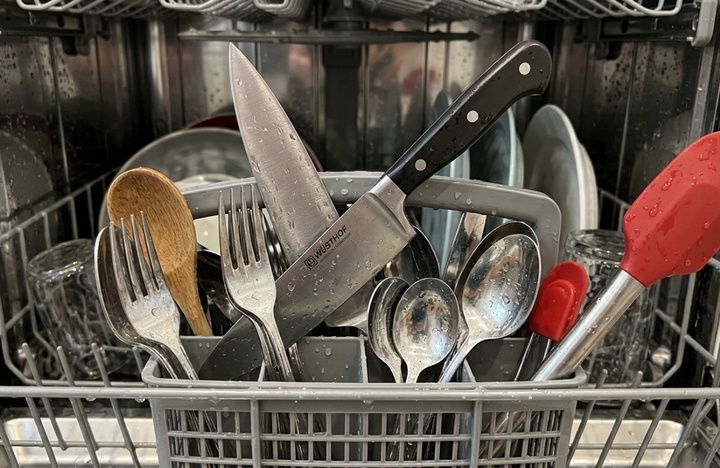 7 Sai lầm khiến dao nhanh c&ugrave;n v&agrave; b&iacute; quyết giữ dao lu&ocirc;n sắc b&eacute;n - Ảnh 1.