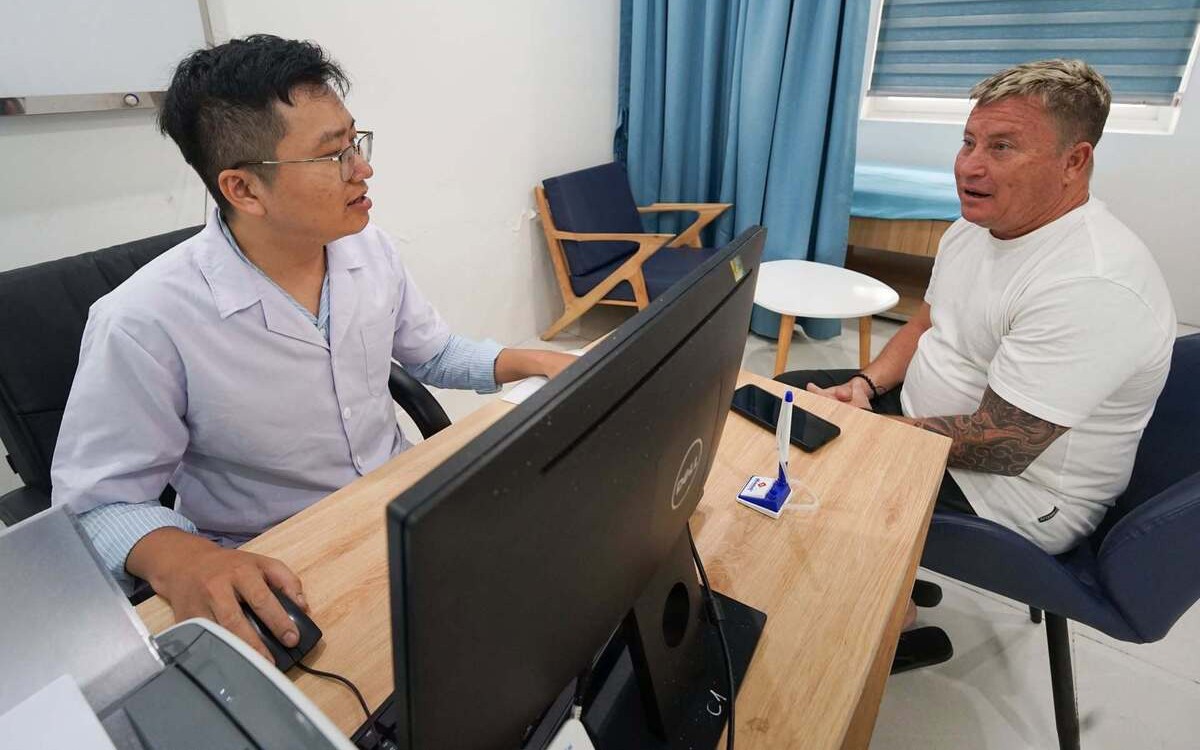 Kh&aacute;ch T&acirc;y sống 1 năm ở Đ&agrave; Nẵng đi viện 6 lần: 