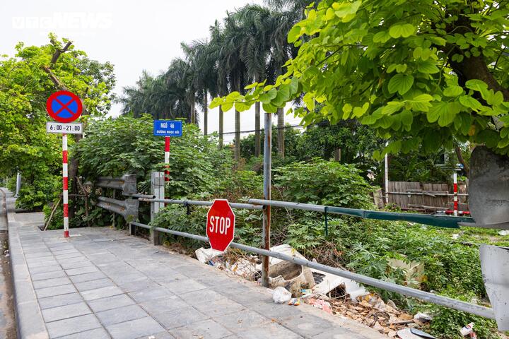 Cận cảnh tuyến đường sắt trăm tuổi giữa l&ograve;ng H&agrave; Nội trước đề xuất di dời năm 2026 - Ảnh 17.
