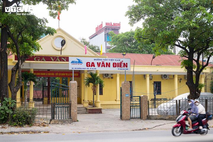 Cận cảnh tuyến đường sắt trăm tuổi giữa l&ograve;ng H&agrave; Nội trước đề xuất di dời năm 2026 - Ảnh 19.