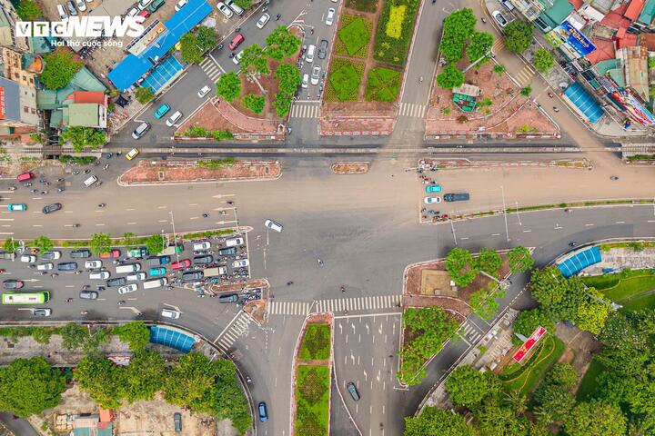 Cận cảnh tuyến đường sắt trăm tuổi giữa l&ograve;ng H&agrave; Nội trước đề xuất di dời năm 2026 - Ảnh 11.