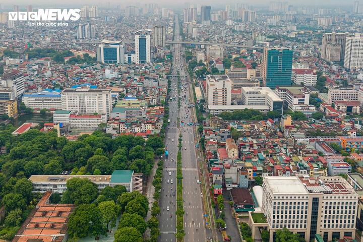 Cận cảnh tuyến đường sắt trăm tuổi giữa l&ograve;ng H&agrave; Nội trước đề xuất di dời năm 2026 - Ảnh 18.