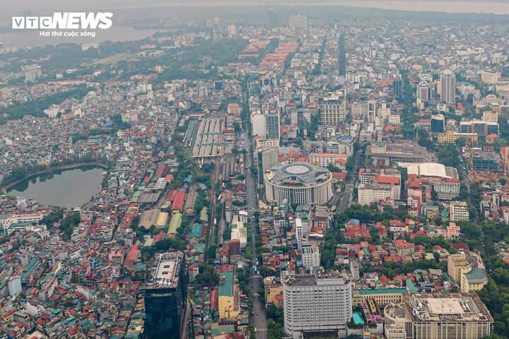 Cận cảnh tuyến đường sắt trăm tuổi giữa l&ograve;ng H&agrave; Nội trước đề xuất di dời năm 2026 - Ảnh 2.