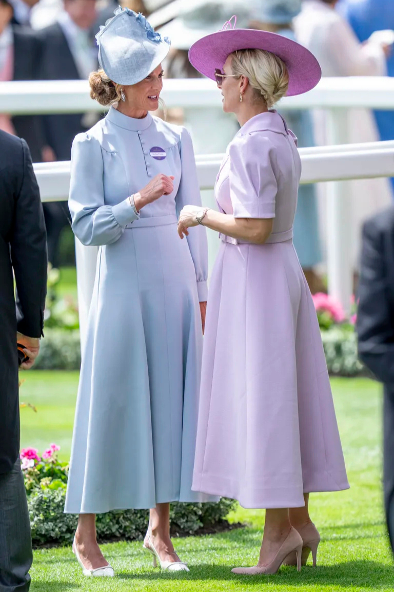 C&ocirc; d&acirc;u Harriet Phillips ăn cắp spotlight tại Royal Ascot 2026 với phong c&aacute;ch Vương phi Kate - Ảnh 4.