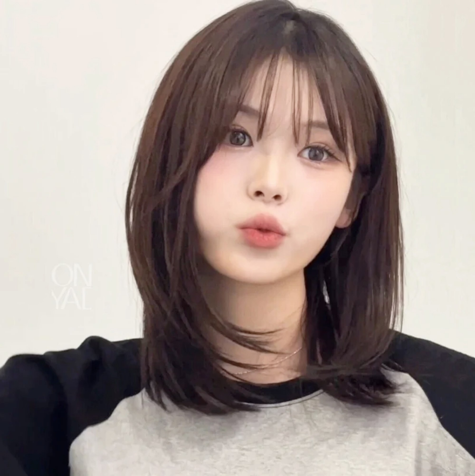 Muốn cắt tóc ngắn mà vẫn gọn mặt? Đây là 8 kiểu mái đang được các salon Hàn - Nhật lăng xê nhiều nhất năm 2026 - Ảnh 6.