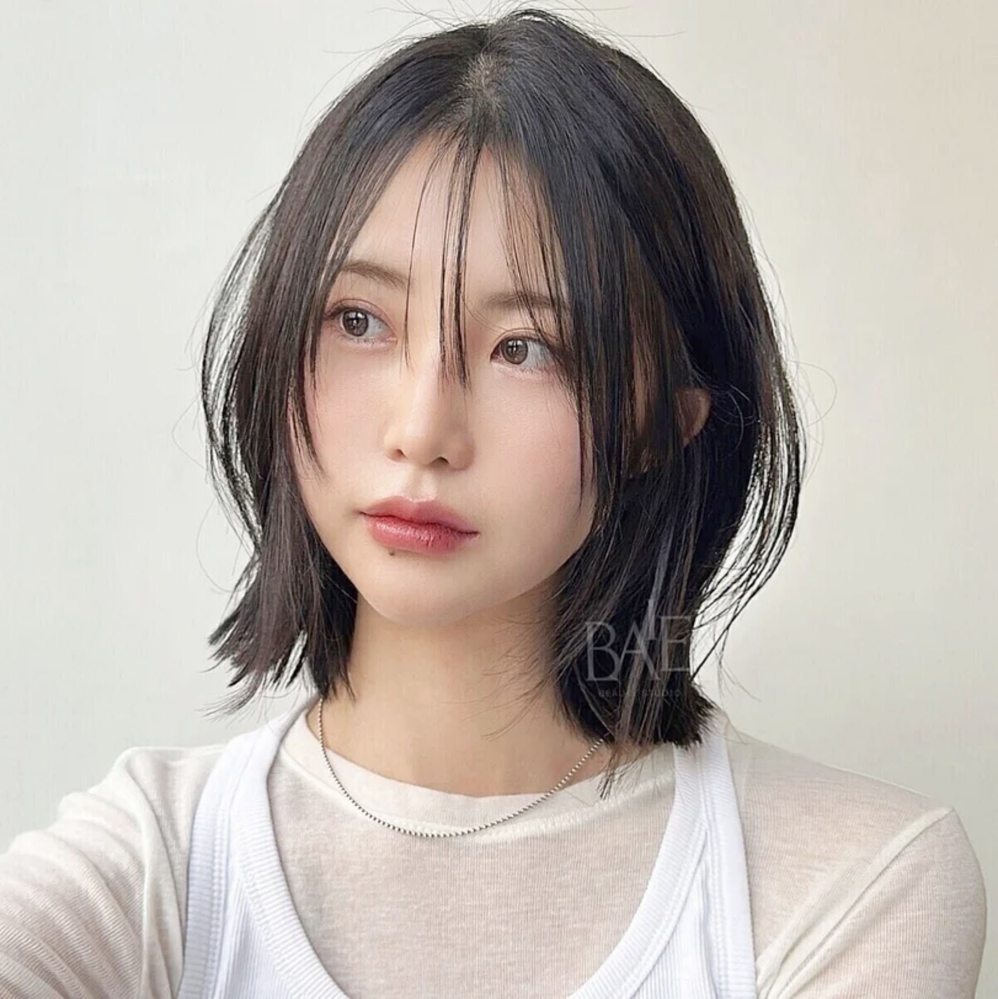 Muốn cắt tóc ngắn mà vẫn gọn mặt? Đây là 8 kiểu mái đang được các salon Hàn - Nhật lăng xê nhiều nhất năm 2026 - Ảnh 3.