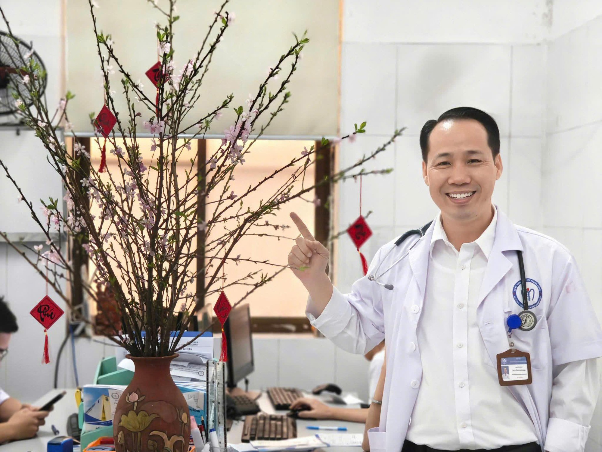 Ths.Bs. Nguyễn Giang Nam: Sự gần gũi v&agrave; nụ cười trong điều trị sức khỏe bệnh nh&acirc;n - Ảnh 2.