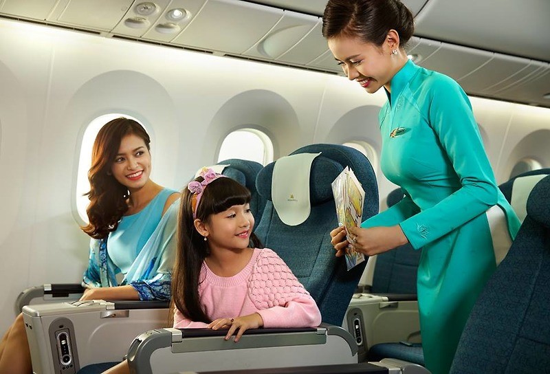 Gia đ&igrave;nh c&oacute; trẻ em cần ch&uacute; &yacute;: Quy định mới khi mua v&eacute; m&aacute;y bay từ Vietnam Airlines - Ảnh 2.