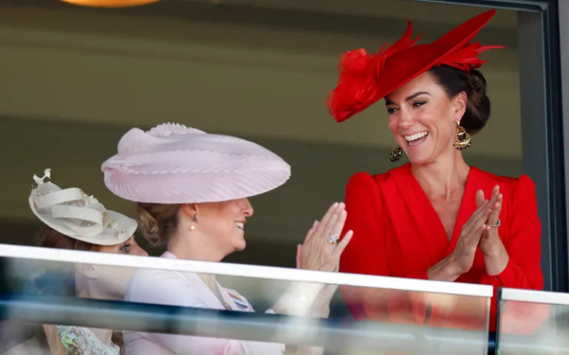 B&iacute; mật những chiếc mũ rộng v&agrave;nh triệu đ&ocirc; tại giải đua ngựa Royal Ascot 2026 - Ảnh 6.