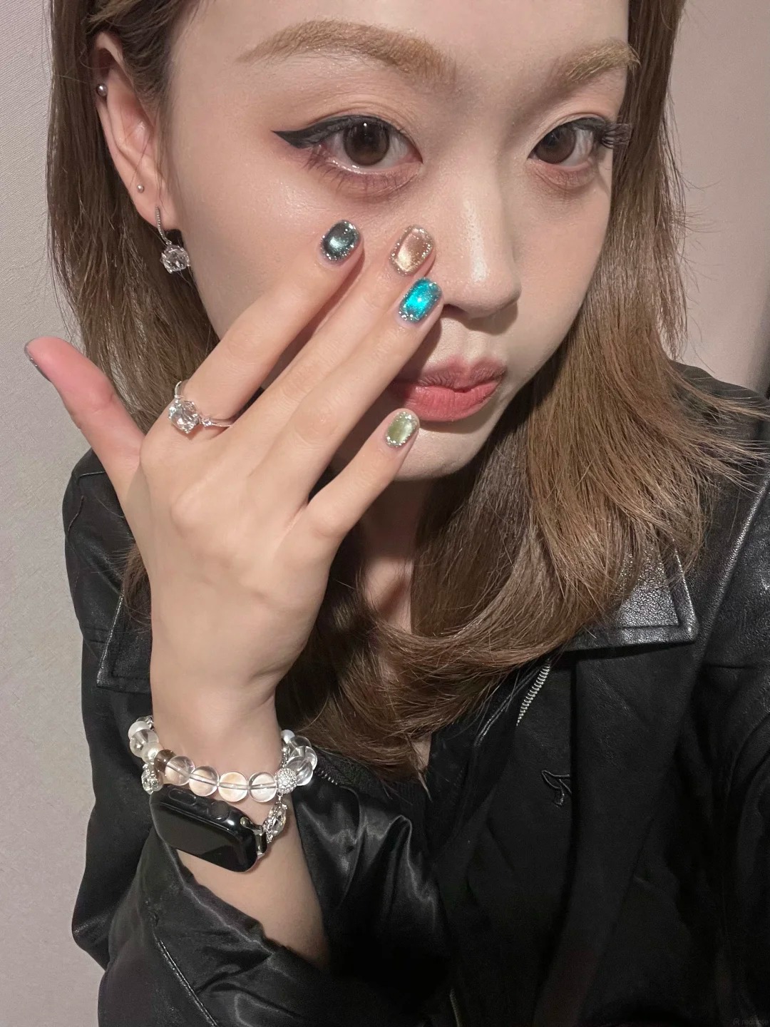 Tưởng đơn giản nhưng đ&acirc;y lại l&agrave; mẫu nail được c&aacute;c t&iacute;n đồ quiet luxury y&ecirc;u th&iacute;ch nhất hiện nay - Ảnh 4.