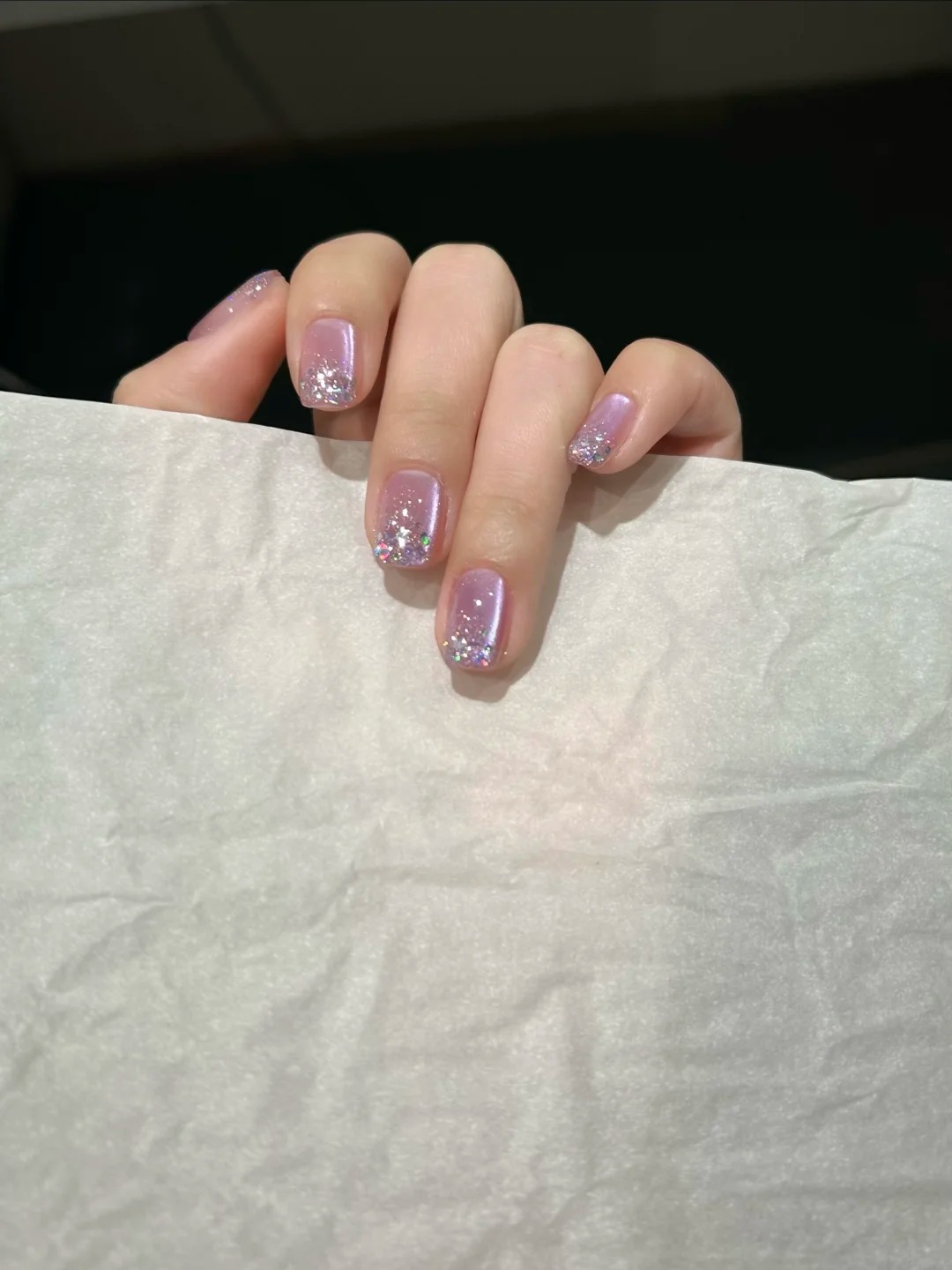 Tưởng đơn giản nhưng đ&acirc;y lại l&agrave; mẫu nail được c&aacute;c t&iacute;n đồ quiet luxury y&ecirc;u th&iacute;ch nhất hiện nay - Ảnh 6.