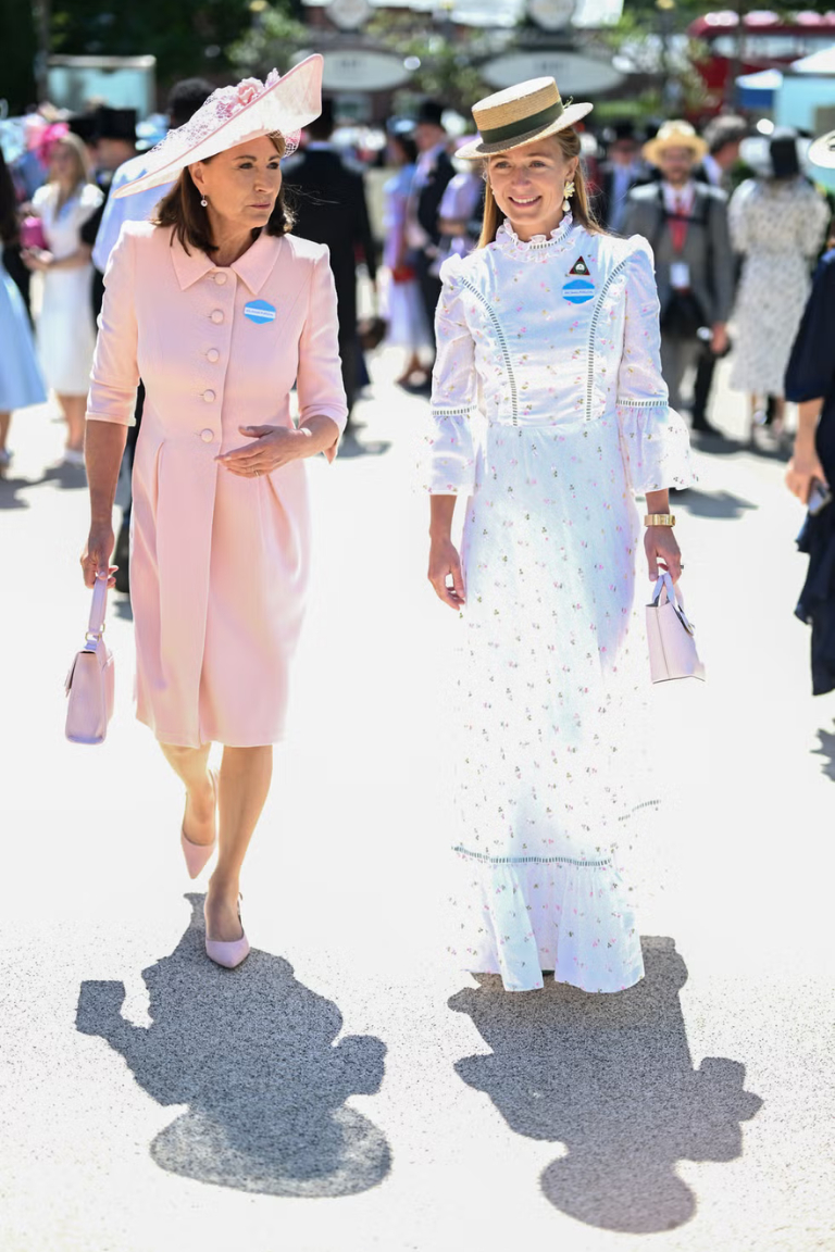 Aliz&eacute;e Thevenet g&acirc;y ch&uacute; &yacute; tại Royal Ascot 2026 với phong c&aacute;ch Parisienne sang trọng - Ảnh 2.