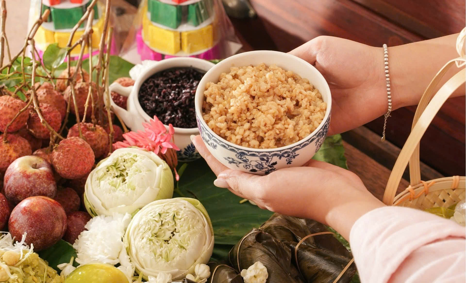 C&uacute;ng Tết Đoan ngọ 2026: Chọn đ&uacute;ng giờ đẹp để cầu b&igrave;nh an, t&agrave;i lộc cho cả gia đ&igrave;nh - Ảnh 2.