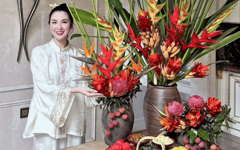 "Phú bà" Ngọc Loan khoe mâm lễ Tết Đoan ngọ khiến dân tình nức nở thốt lên hai chữ "trác tuyệt": Người đâu mà vừa đẹp, vừa khéo thế này! - Ảnh 2.