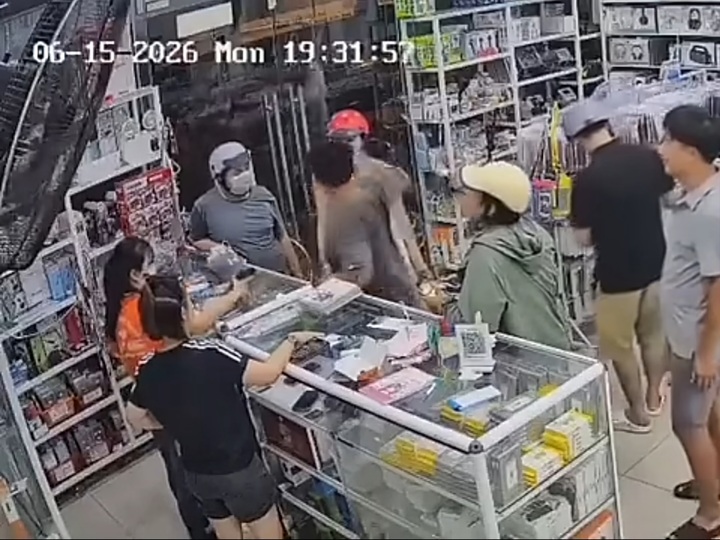Danh t&iacute;nh người đ&agrave;n &ocirc;ng x&ocirc; ng&atilde; b&eacute; g&aacute;i v&agrave; đ&aacute;nh mẹ tại T&acirc;y Nha Trang - Ảnh 1.