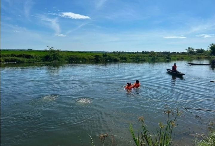 Vụ mẹ con mất t&iacute;ch b&ecirc;n bến nước ở Huế: T&igrave;m thấy thi thể người mẹ - Ảnh 1.