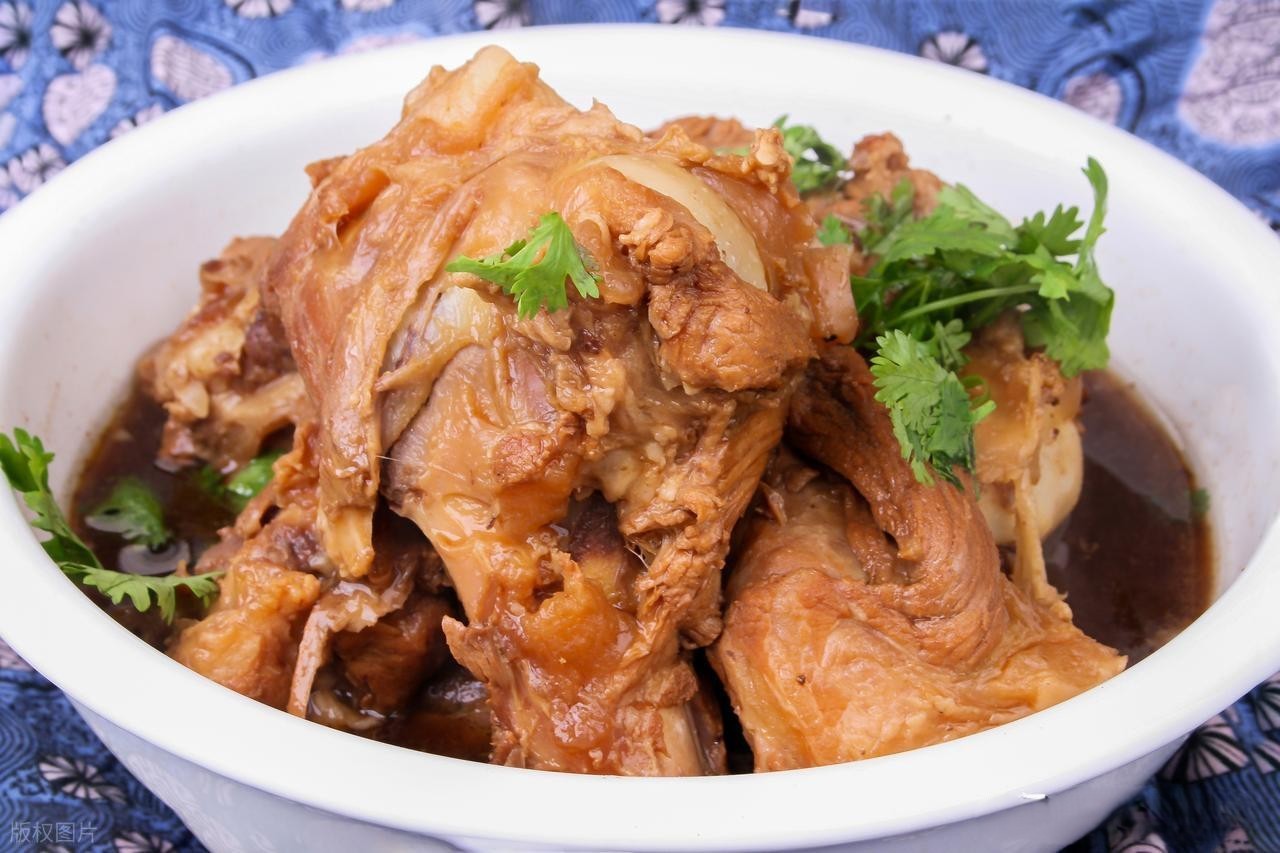 Đầu bếp đ&iacute;ch th&acirc;n chia sẻ c&ocirc;ng thức b&iacute; truyền m&oacute;n xương heo kho, đảm bảo thịt mềm tan trong miệng v&agrave; hương thơm khiến h&agrave;ng x&oacute;m phải xu&yacute;t xoa - Ảnh 8.