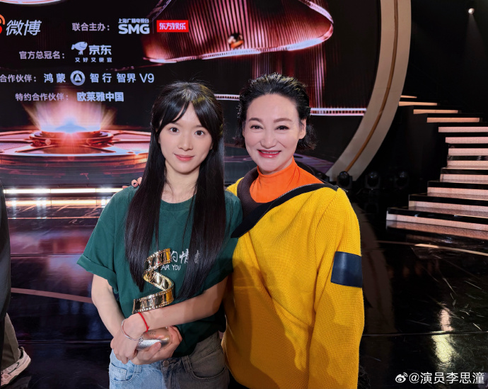Để mặt mộc đi thảm đỏ vẫn đẹp ph&aacute;t s&aacute;ng, showbiz c&oacute; đ&uacute;ng 1 người: Nhan sắc hiếm c&oacute; đ&aacute;ng gi&aacute; ng&agrave;n v&agrave;ng- Ảnh 5.