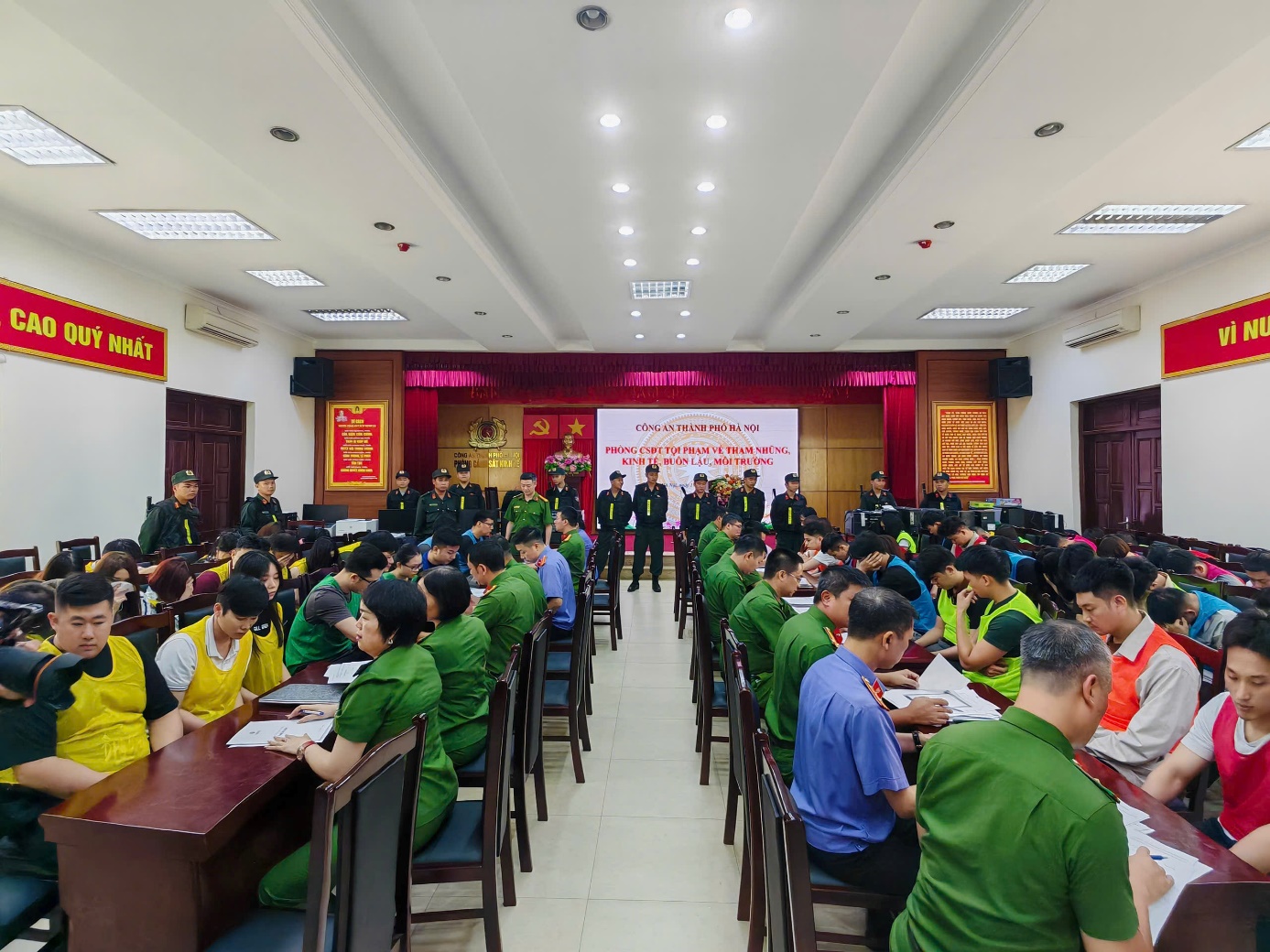 C&ocirc;ng an H&agrave; Nội th&ocirc;ng tin vụ lừa đảo hợp đồng kỳ nghỉ chiếm đoạt 2 . 700 Tỷ đồng - Ảnh 4.
