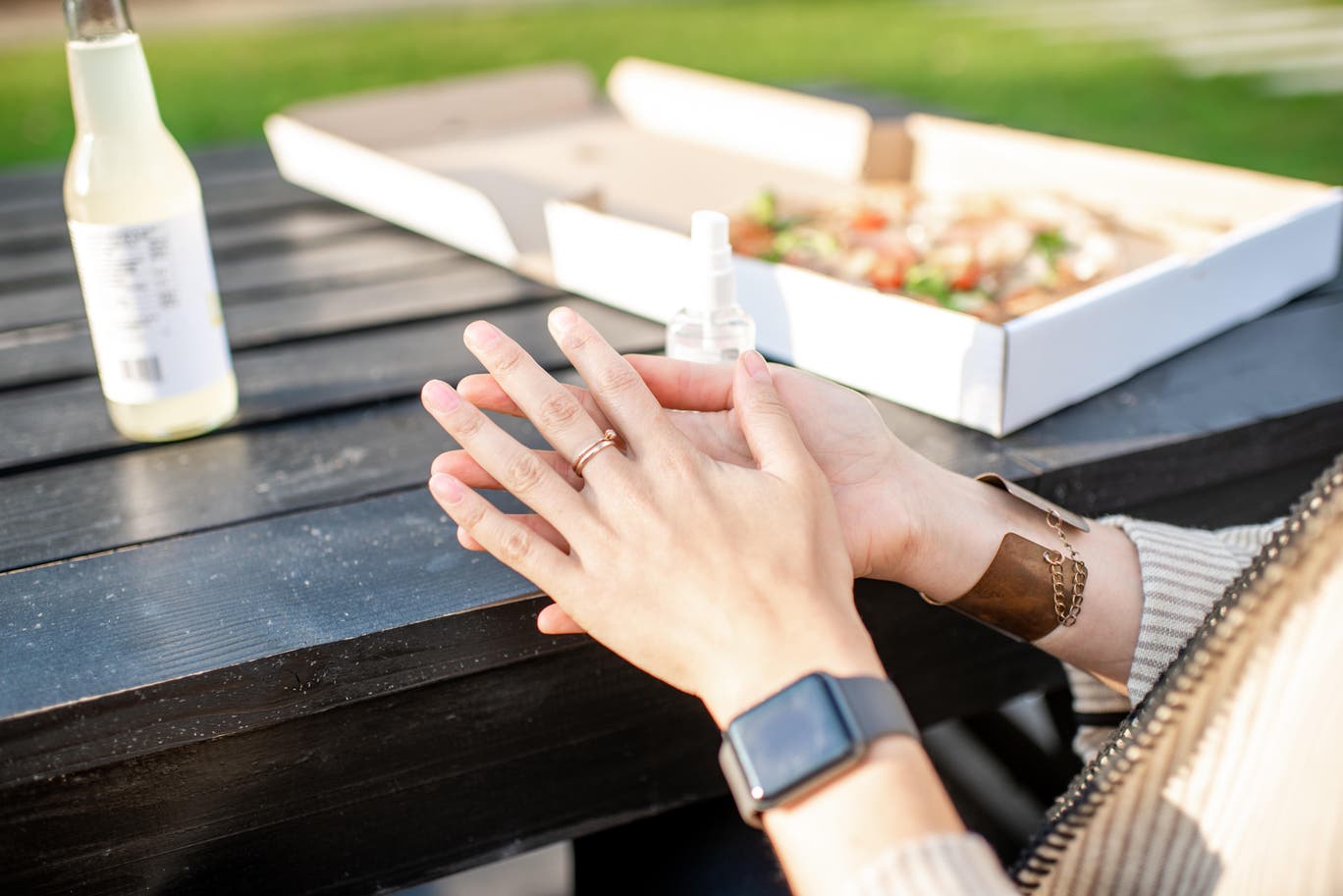 M&ugrave;a picnic đến rồi: Tr&aacute;nh ngay 6 sai lầm khiến thực phẩm nhanh biến th&agrave;nh 