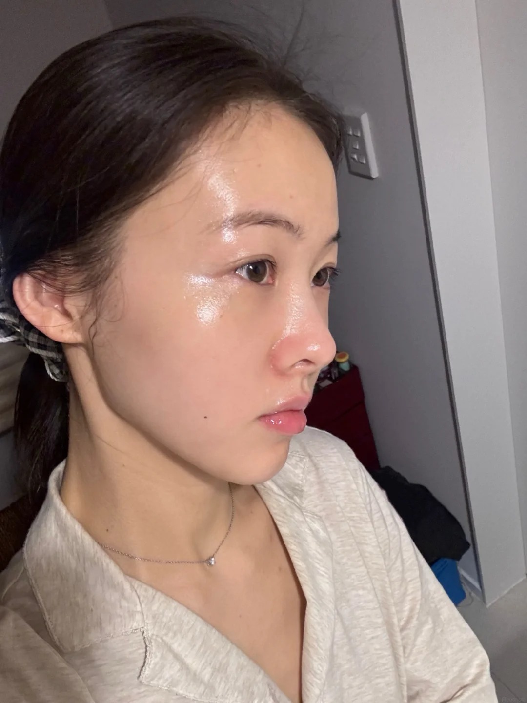 Chuy&ecirc;n gia da liễu thường nhắc đến collagen, nhưng c&ocirc; g&aacute;i n&agrave;y cho rằng c&ograve;n 4 th&oacute;i quen quan trọng hơn - Ảnh 1.