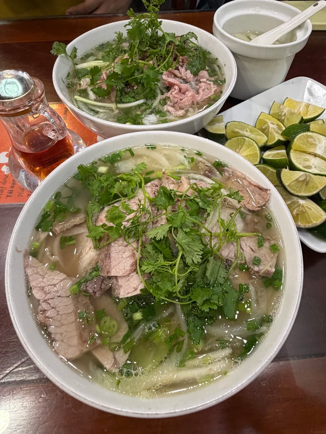 Cô gái Trung Quốc Mê phở Việt và cách vắt chanh cực đáng yêu - Ảnh 1.