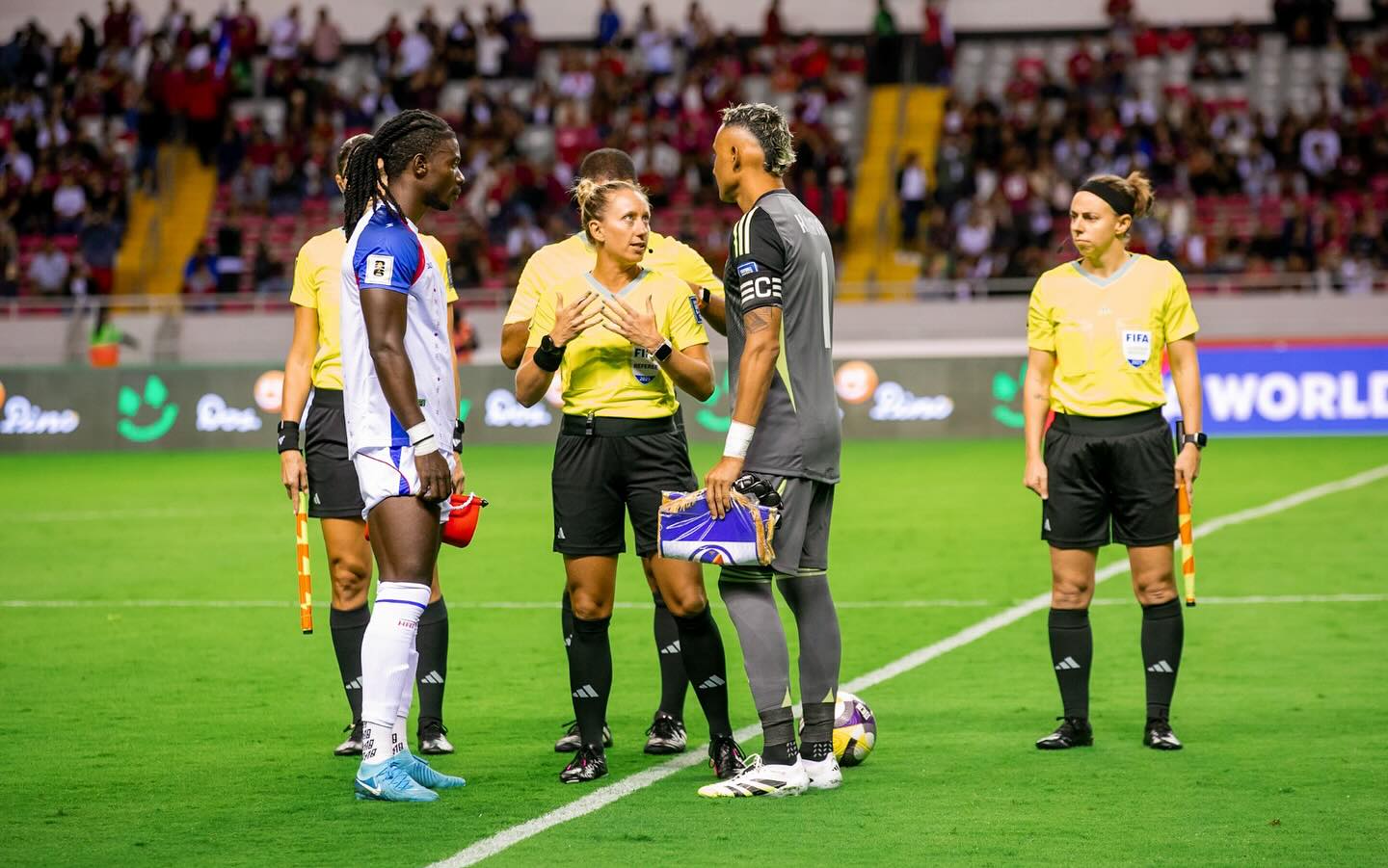 Tori Penso: Nữ trọng t&agrave;i Mỹ đầu ti&ecirc;n bắt ch&iacute;nh tại World Cup 2026 - Ảnh 4.