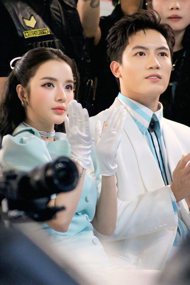 Cặp đ&ocirc;i Việt m&atilde;i kh&ocirc;ng chịu x&aacute;c nhận hẹn h&ograve; h&oacute;a ra đ&atilde; &acirc;m thầm ra mắt gia đ&igrave;nh, hỷ sự kh&ocirc;ng c&ograve;n xa!  - Ảnh 4.