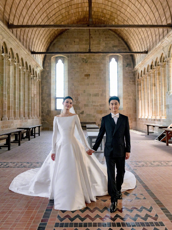 Đ&aacute;m cưới thượng lưu Hề Mộng Dao v&agrave; H&agrave; Du Qu&acirc;n: Lễ đường sau 7 năm chờ đợi - Ảnh 4.
