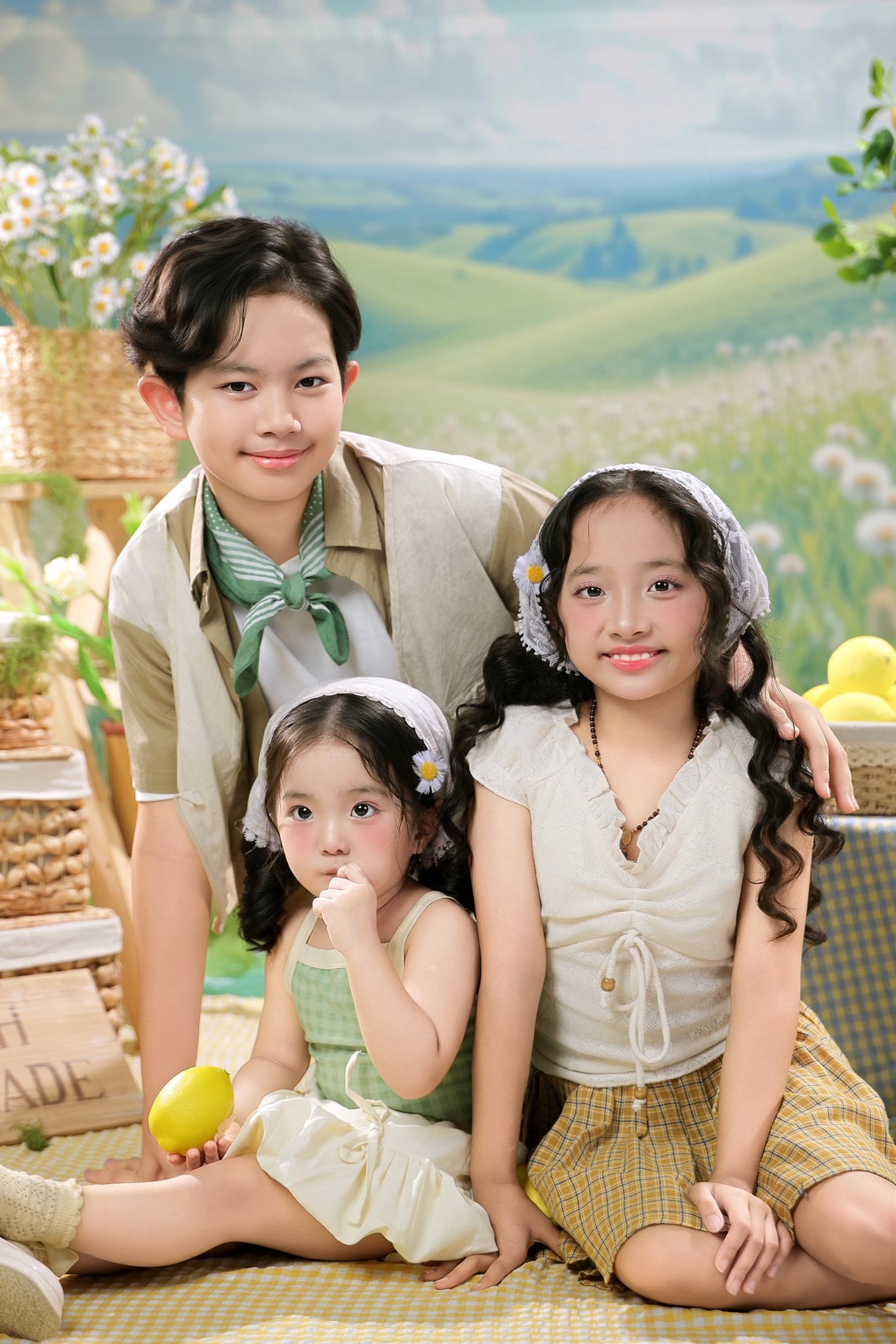 Kh&ocirc;ng thể rời mắt khỏi bộ ảnh tuyệt đẹp của 3 nh&oacute;c tỳ nh&agrave; Kh&aacute;nh Thi - Phan Hiển - Ảnh 7.