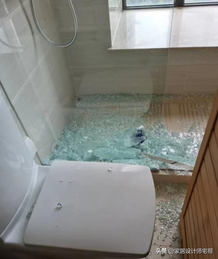 Ngày càng nhiều gia đình bỏ vách tắm kính: 5 giải pháp thay thế đẹp hơn, dễ vệ sinh hơn và tiết kiệm diện tích - Ảnh 2.