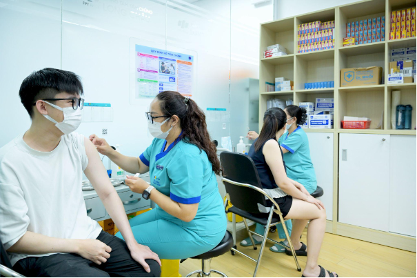 Từ 1/7, ưu ti&ecirc;n ti&ecirc;m vắc xin HPV cho b&eacute; g&aacute;i 12 tuổi tại 4 tỉnh kh&oacute; khăn, v&ugrave;ng s&acirc;u v&ugrave;ng xa - Ảnh 2.