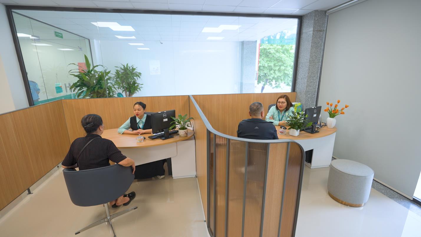 ABBank thay đổi trải nghiệm kh&aacute;ch h&agrave;ng với m&ocirc; h&igrave;nh quầy giao dịch đứng - Ảnh 3.