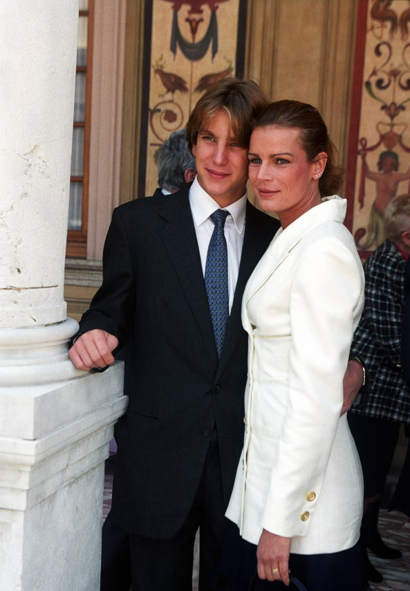 Andrea Casiraghi: Người đ&agrave;n &ocirc;ng b&iacute; ẩn đằng sau ngai v&agrave;ng Monaco với t&agrave;i sản khổng lồ - Ảnh 4.