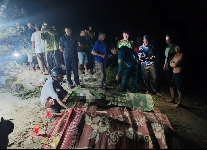 Lật thuyền H&agrave; Tĩnh khiến 4 người chết thương t&acirc;m tr&ecirc;n s&ocirc;ng Ng&agrave;n Phố - Ảnh 1.