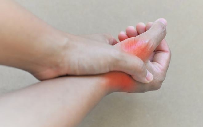Ba giờ phẫu thuật căng thẳng cứu nam thanh ni&ecirc;n bị xe tải ch&egrave;n qua người - Ảnh 2.
